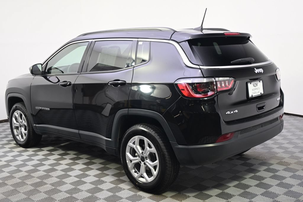 Used 2025 Jeep Compass Latitude w/ Sun & Sound Group AWD/4WD image 3
