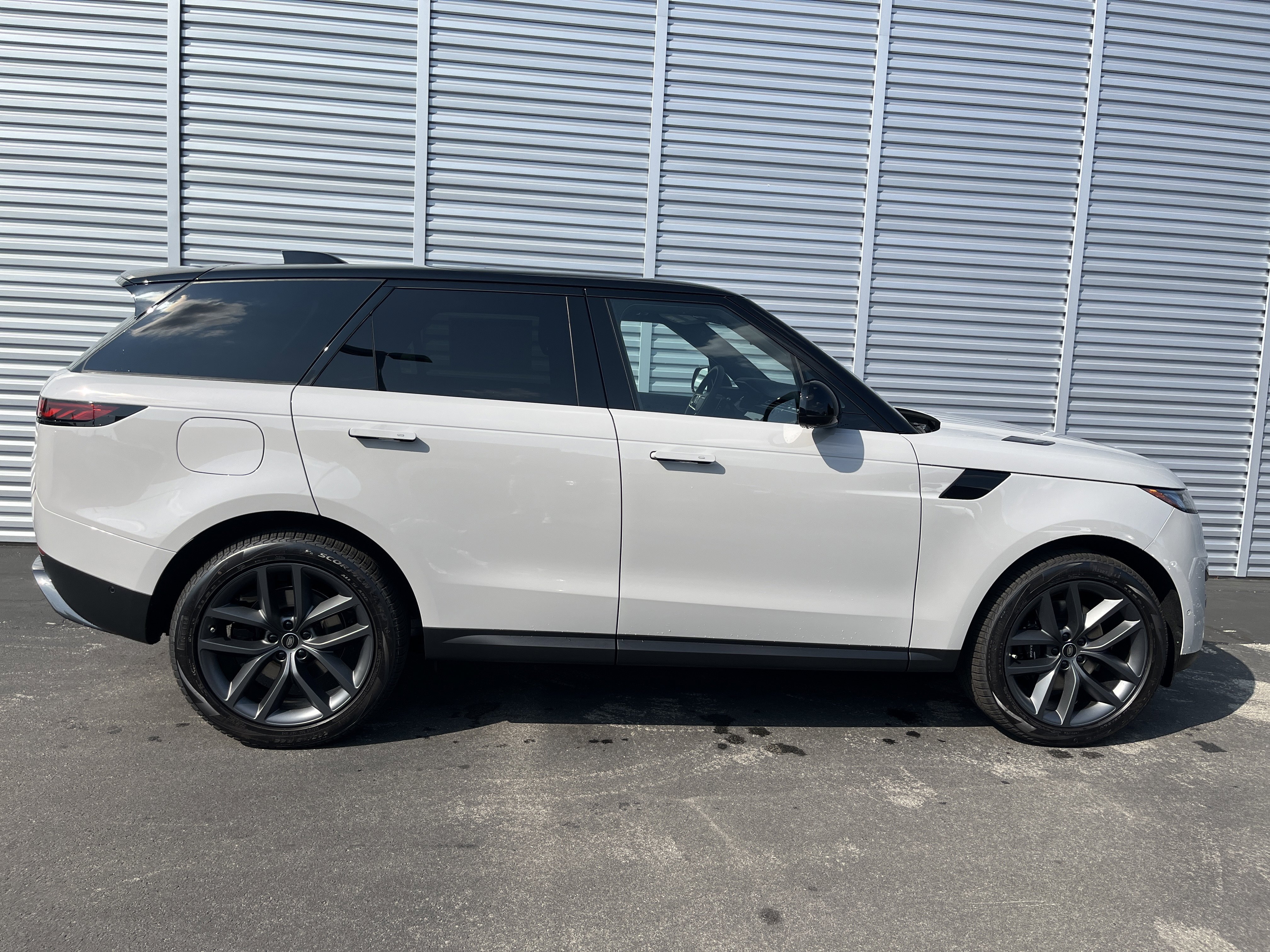 New 2025 Land Rover Range Rover Sport SE image 5
