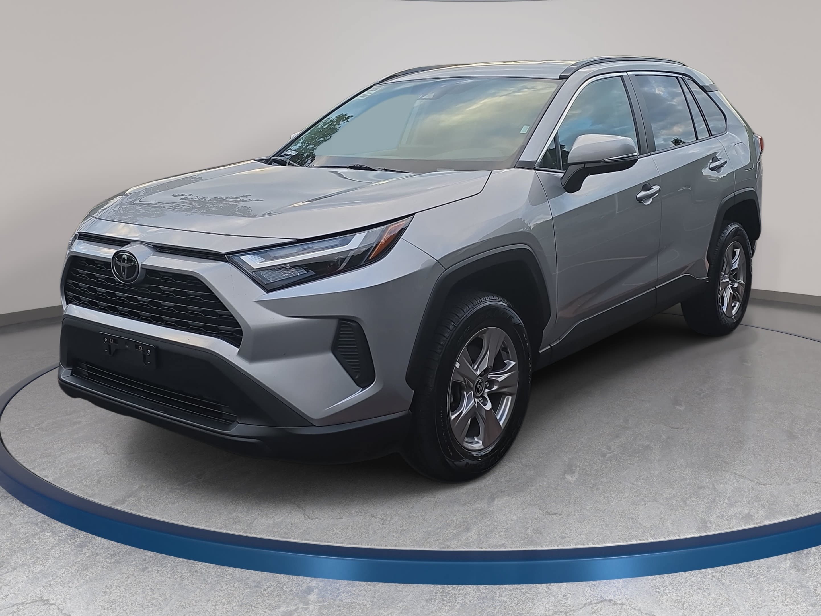 Used 2024 Toyota RAV4 XLE FWD image 1
