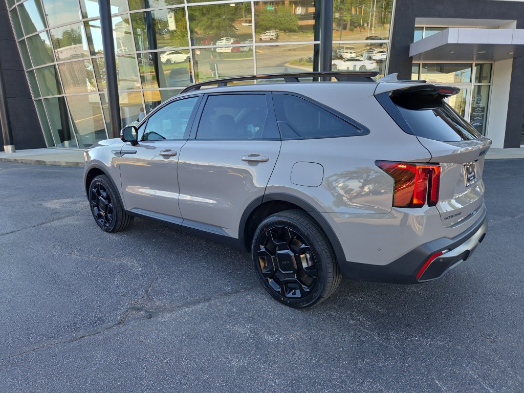 Used 2025 Kia Sorento SX AWD/4WD image 3