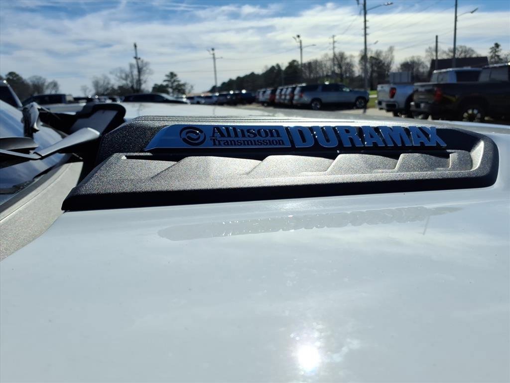 Used 2025 Chevrolet Silverado 3500 LT image 11