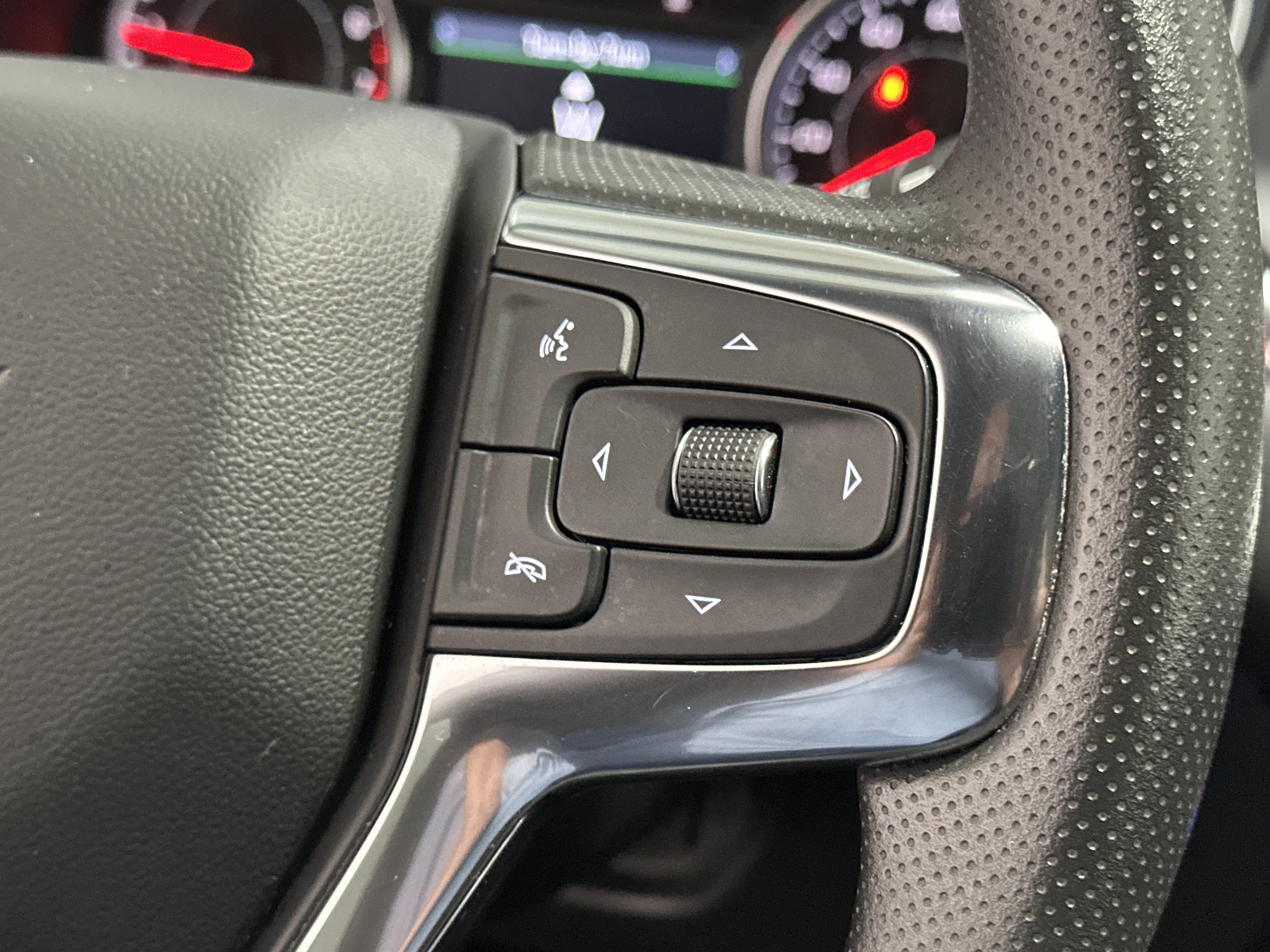 Used 2025 Chevrolet Blazer LT FWD image 24
