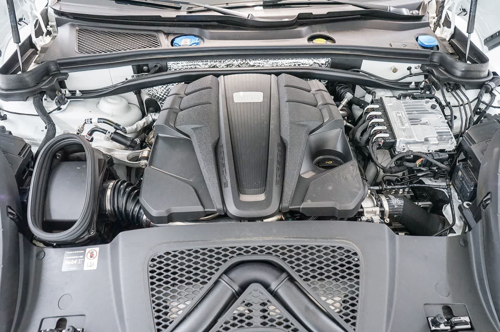 Certified 2026 Porsche Macan S AWD/4WD image 31