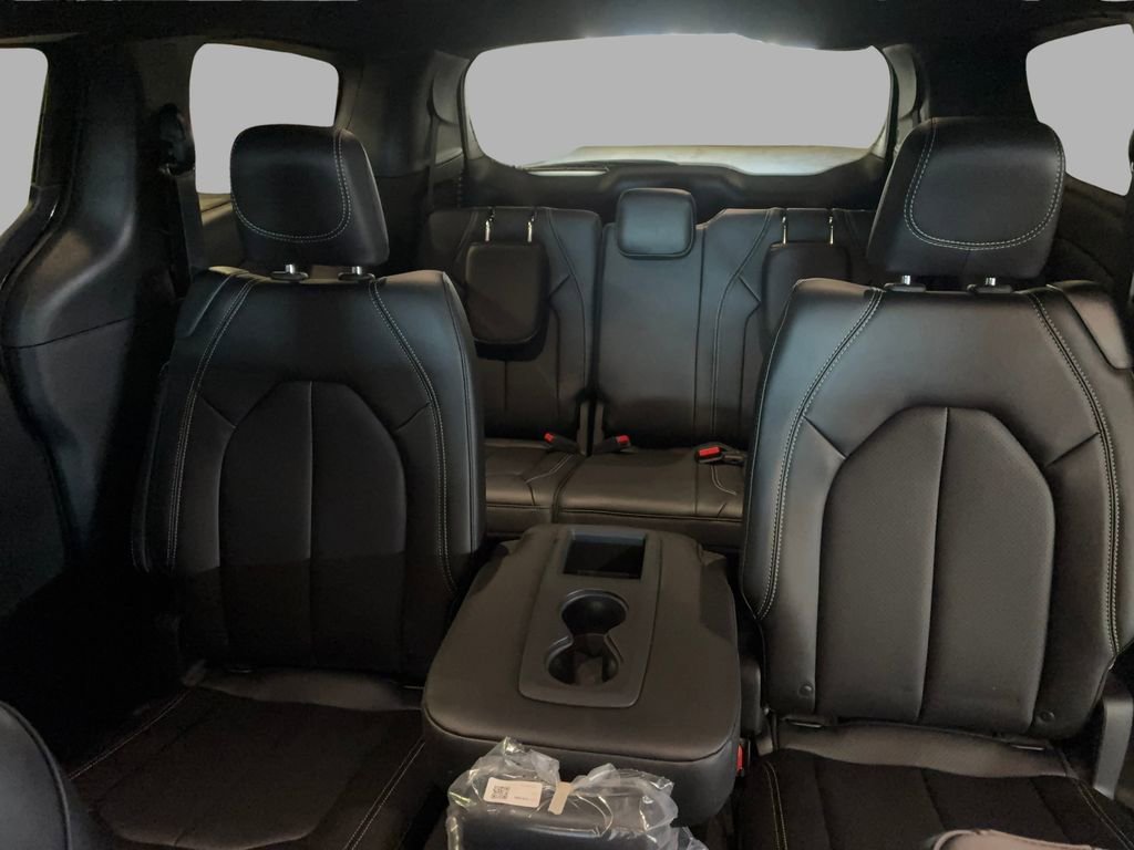 New 2026 Chrysler Pacifica Select image 15