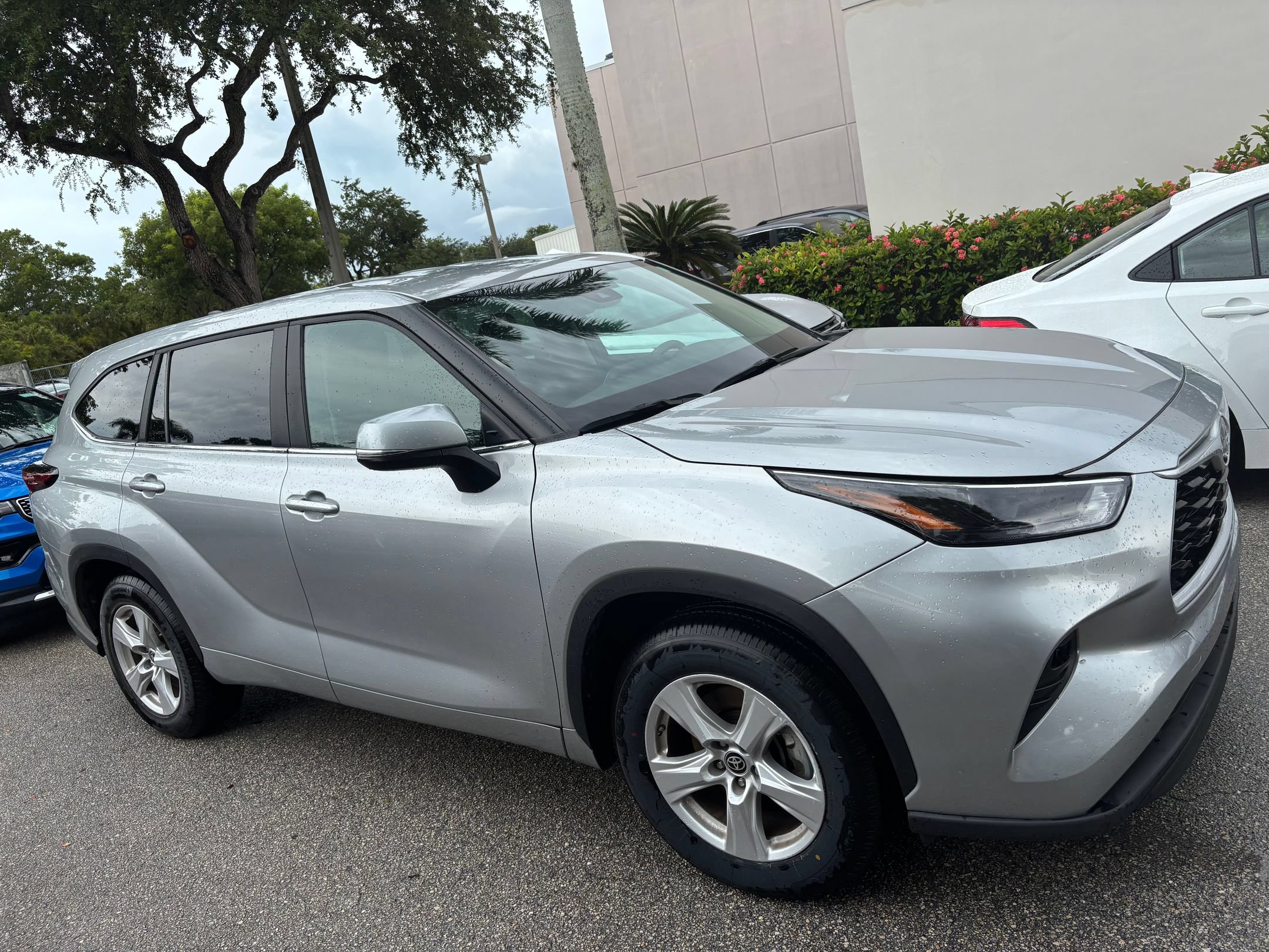 Used 2025 Toyota Highlander LE FWD image 20
