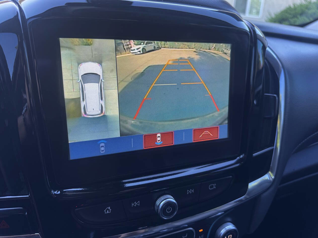 Used 2018 Chevrolet Traverse LT FWD image 17