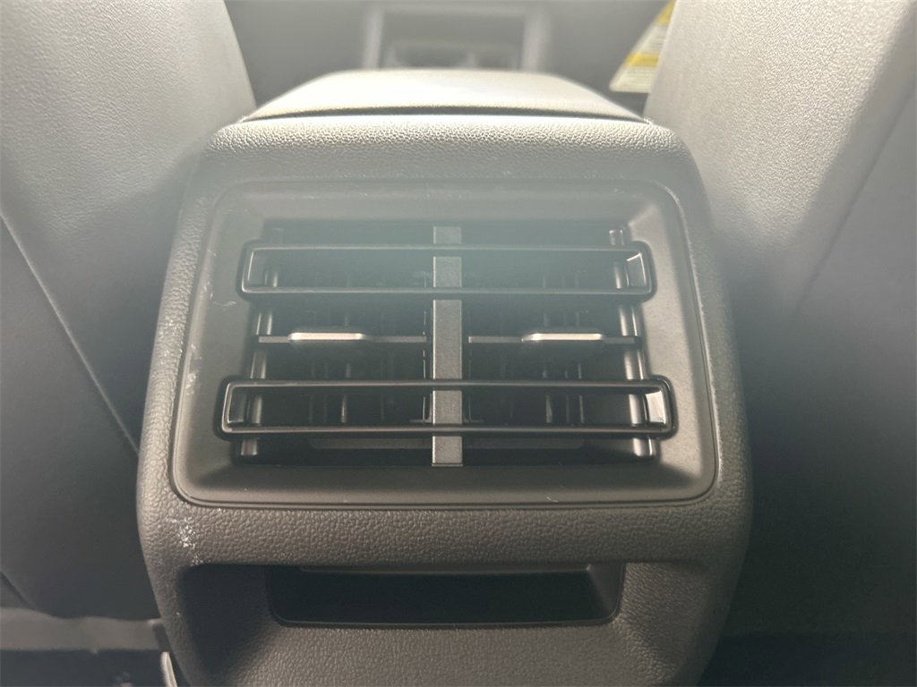 New 2026 Volkswagen Tiguan SE R-Line image 43