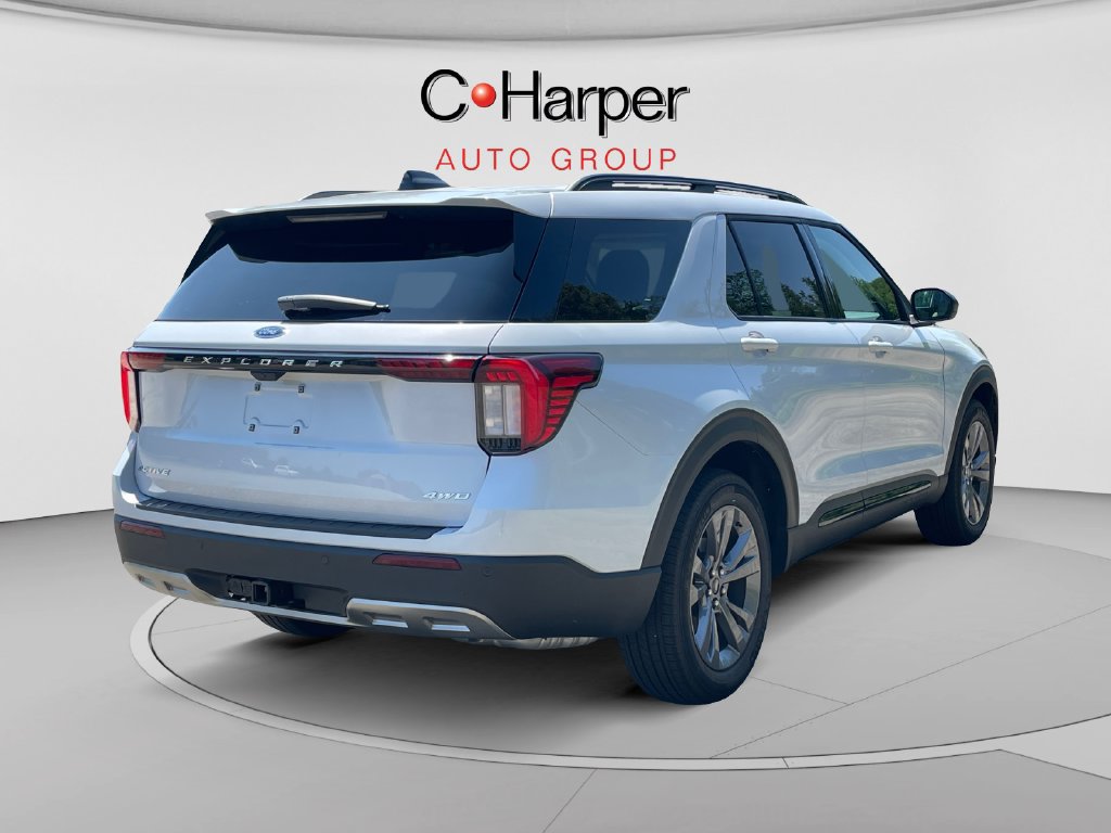 Used 2026 Ford Explorer Active AWD/4WD image 3