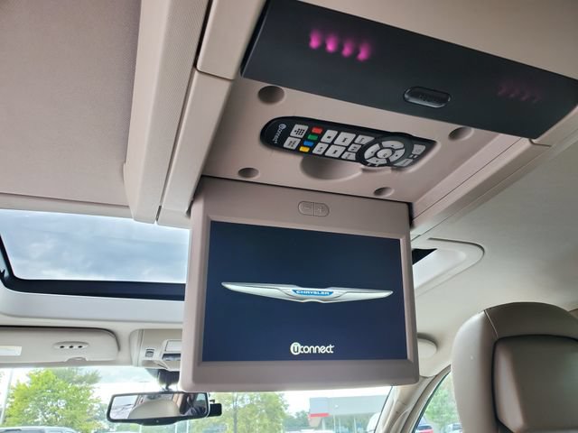 Used 2015 Chrysler Town & Country Limited Platinum FWD image 12