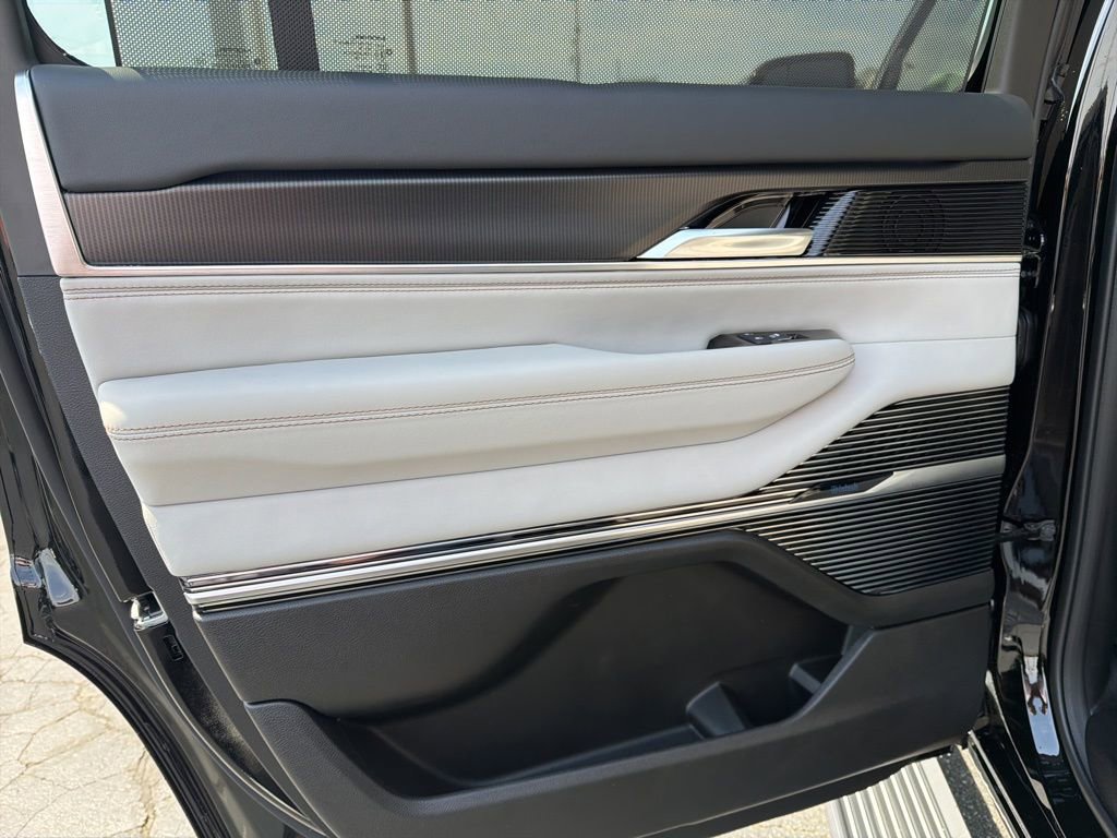 New 2026 Jeep Grand Wagoneer Summit image 27