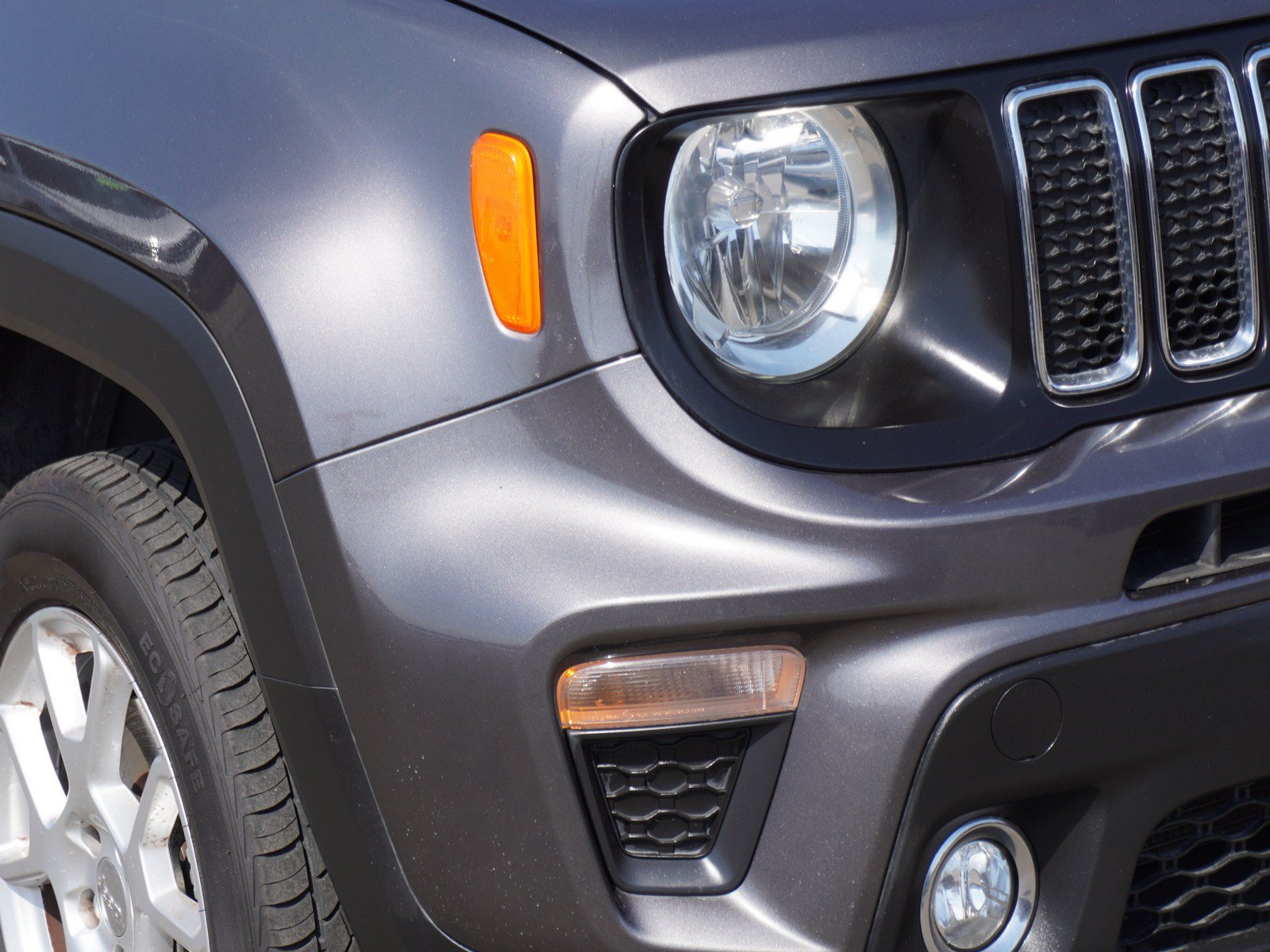 Used 2019 Jeep Renegade Latitude w/ Trailer Tow Group AWD/4WD image 3