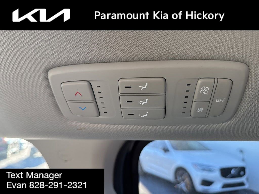 Used 2023 Kia Carnival LX image 19