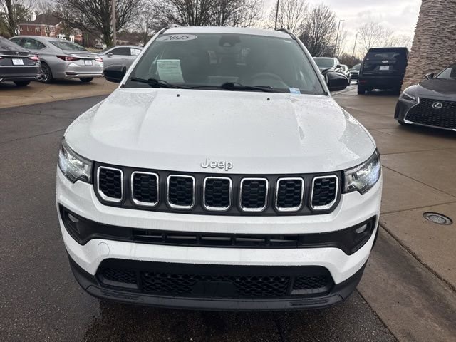 Used 2025 Jeep Compass Latitude image 8