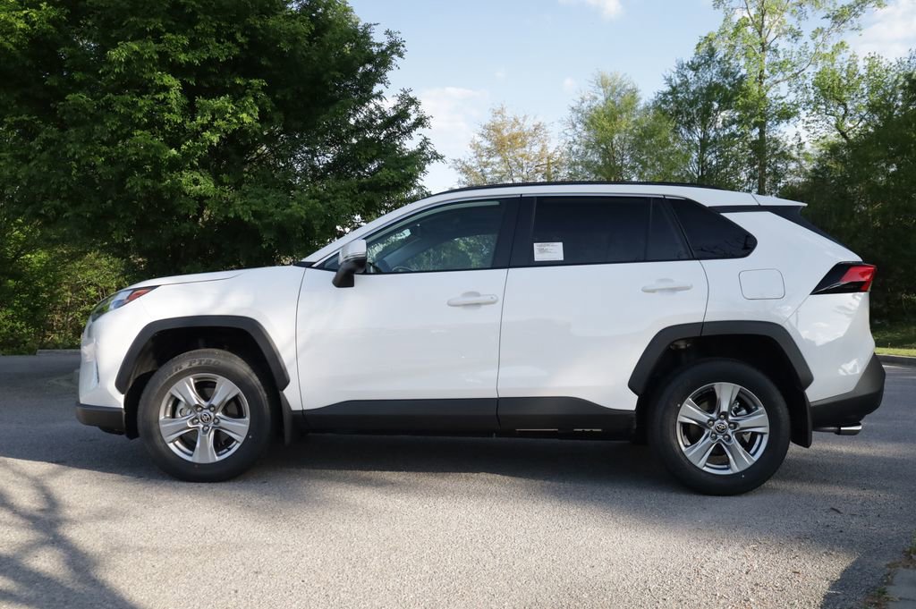 Used 2025 Toyota RAV4 XLE w/ Convenience Package image 3