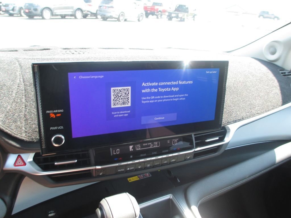 Used 2025 Toyota Sienna XLE w/ XLE Plus Package image 26