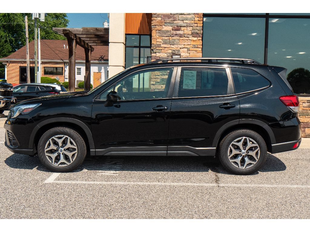 Used 2023 Subaru Forester Premium AWD/4WD image 6