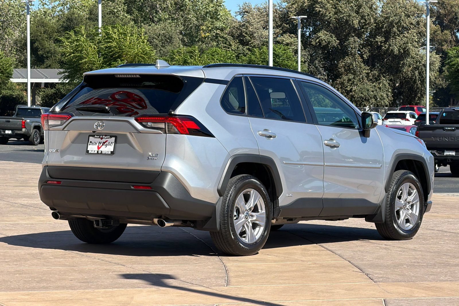 Used 2025 Toyota RAV4 XLE AWD/4WD image 4