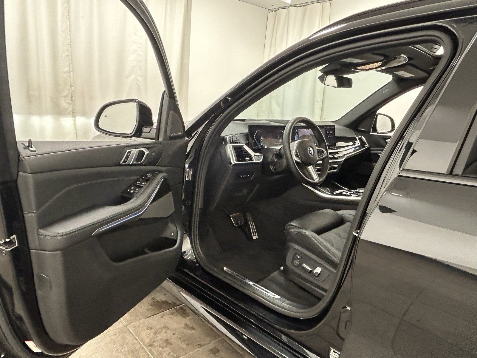 Used 2025 BMW X5 xDrive50e w/ M Sport Package image 24