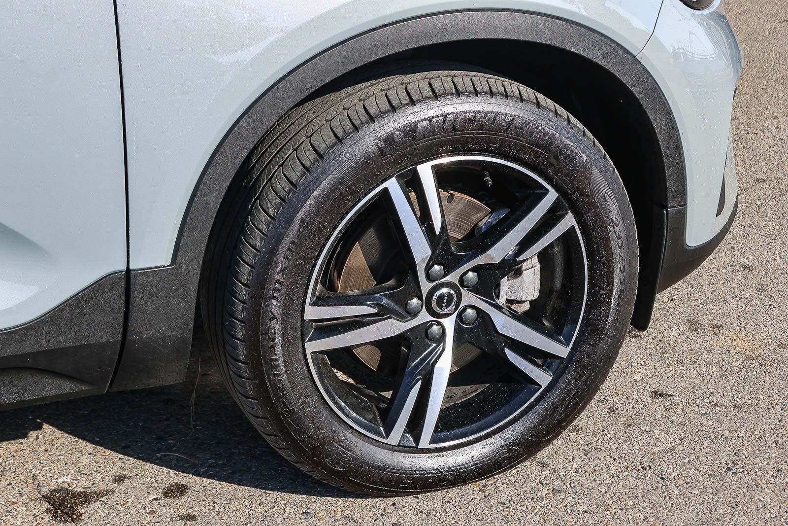 Used 2025 Volvo XC40 B5 Core image 14