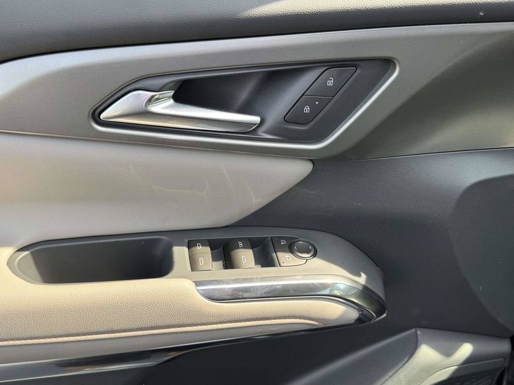 New 2026 Chevrolet Traverse LT w/ Driver Confidence Package AWD/4WD image 19