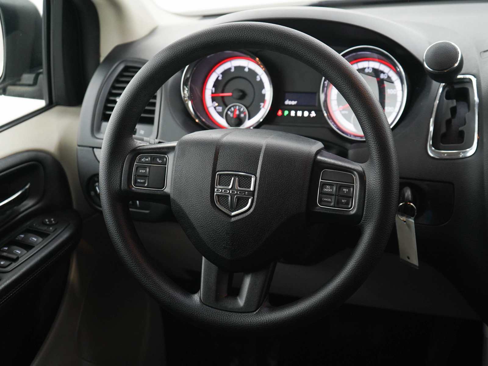 Used 2020 Dodge Grand Caravan SE w/ UConnect Hands-Free Group FWD image 15