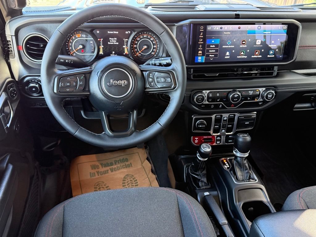 Used 2025 Jeep Wrangler Unlimited Rubicon w/ Convenience Group AWD/4WD image 17