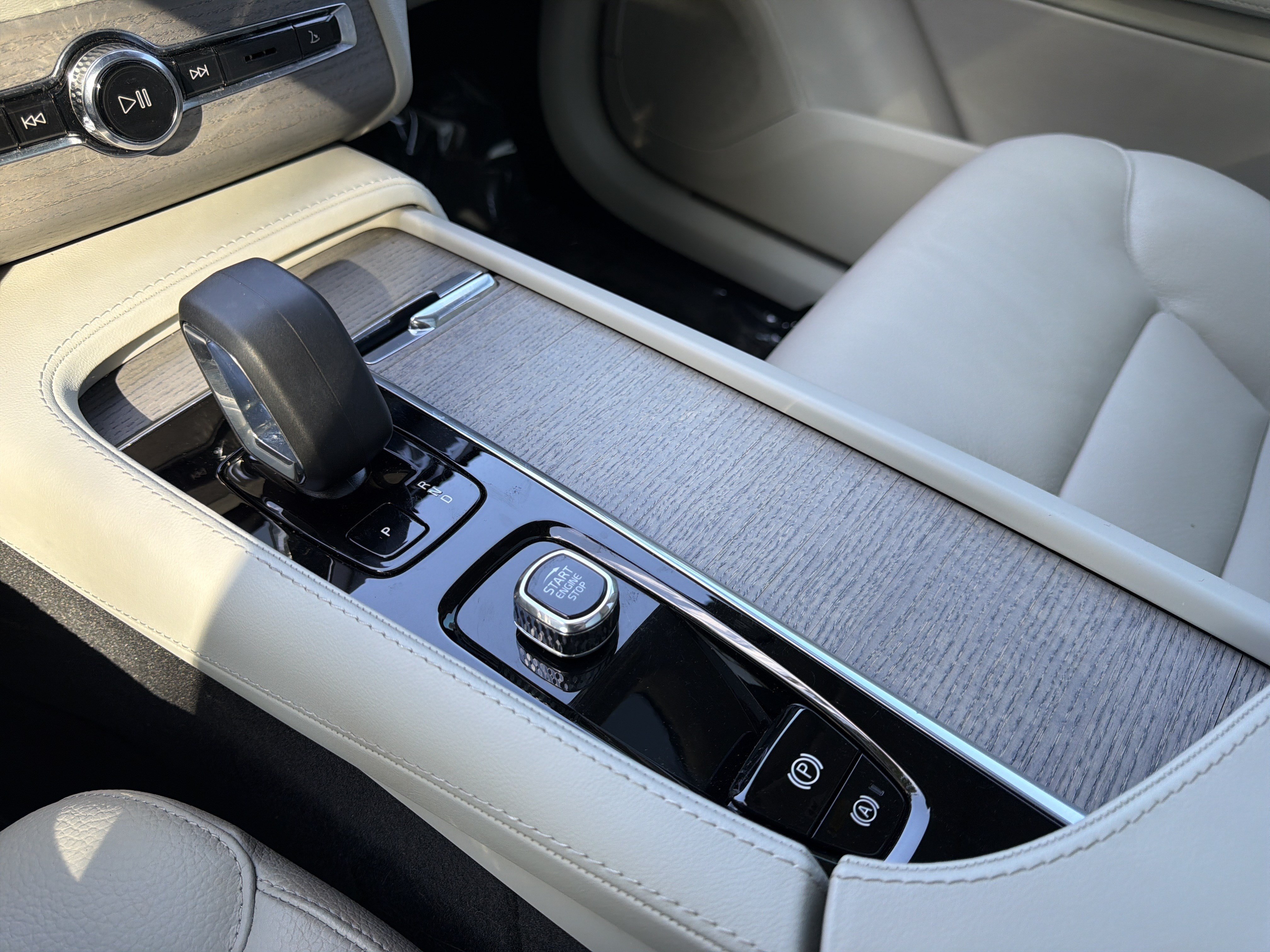 Certified 2024 Volvo XC90 T8 Plus w/ Protection Package AWD/4WD image 26