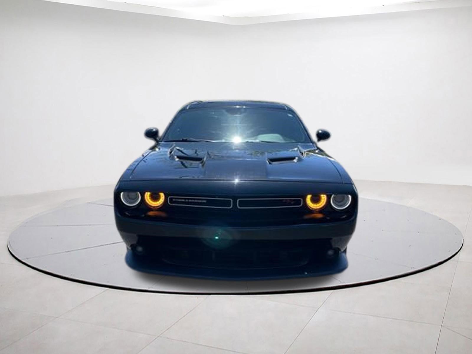 Used 2016 Dodge Challenger R/T Scat Pack w/ Leather Interior Group RWD image 2