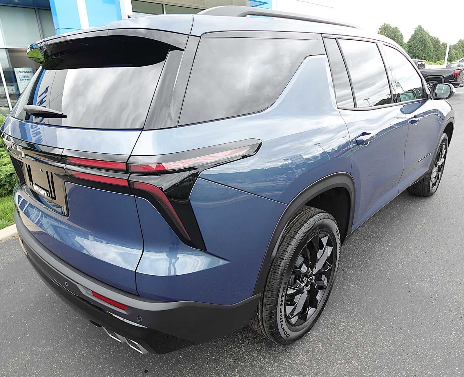 New 2026 Chevrolet Traverse LT w/ Midnight/Sport Edition image 3