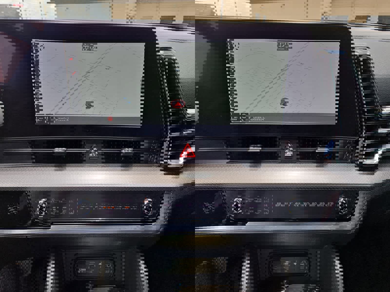 Used 2023 Kia Sportage SX image 17