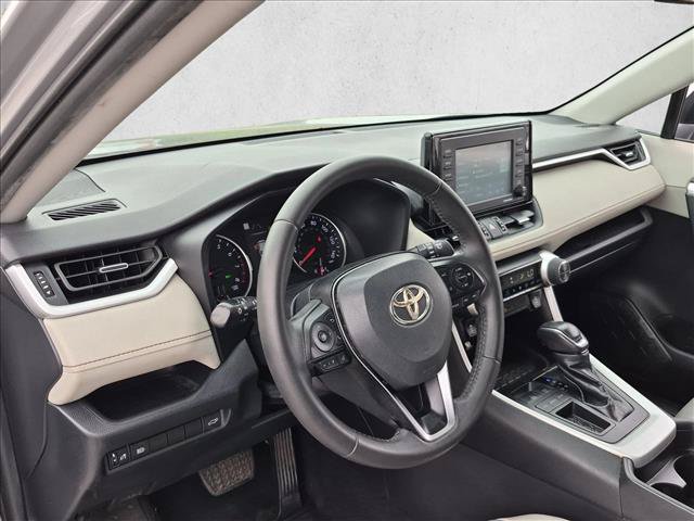 Used 2020 Toyota RAV4 XLE Premium FWD image 9
