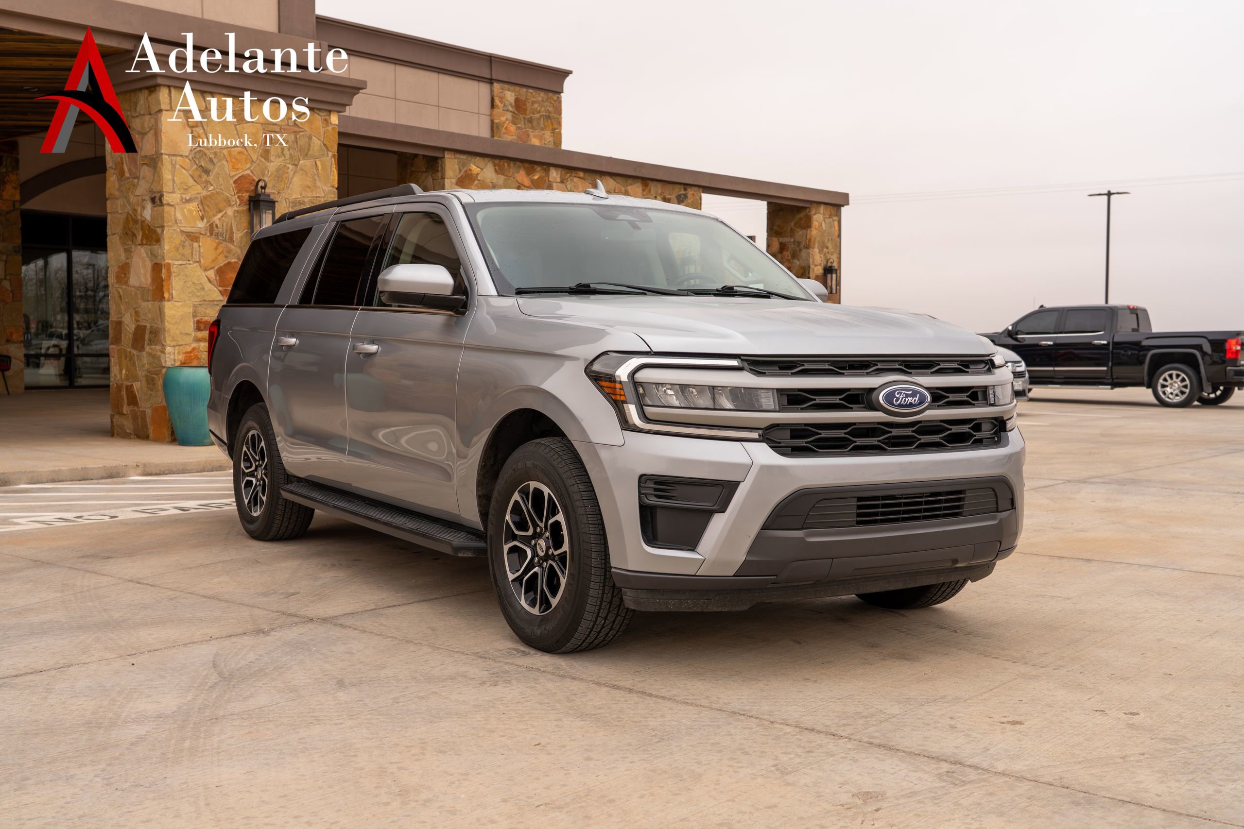 Used 2024 Ford Expedition Max XLT image 2