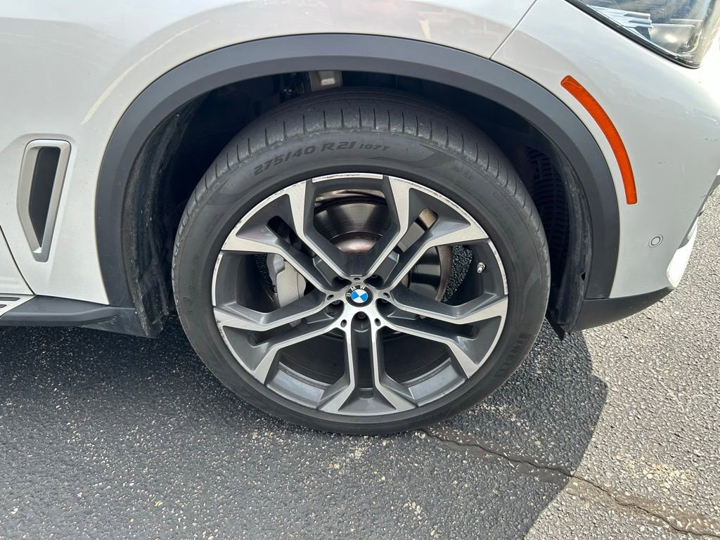 Used 2022 BMW X5 xDrive40i w/ Premium Package AWD/4WD image 2