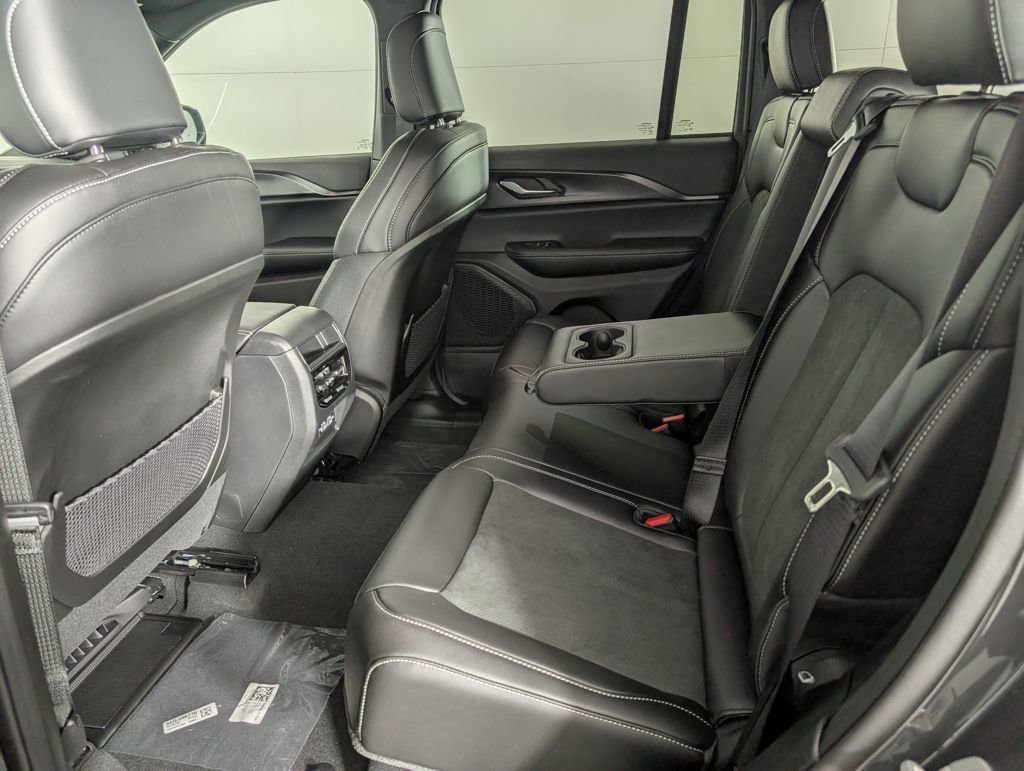 New 2025 Jeep Grand Cherokee Laredo image 33