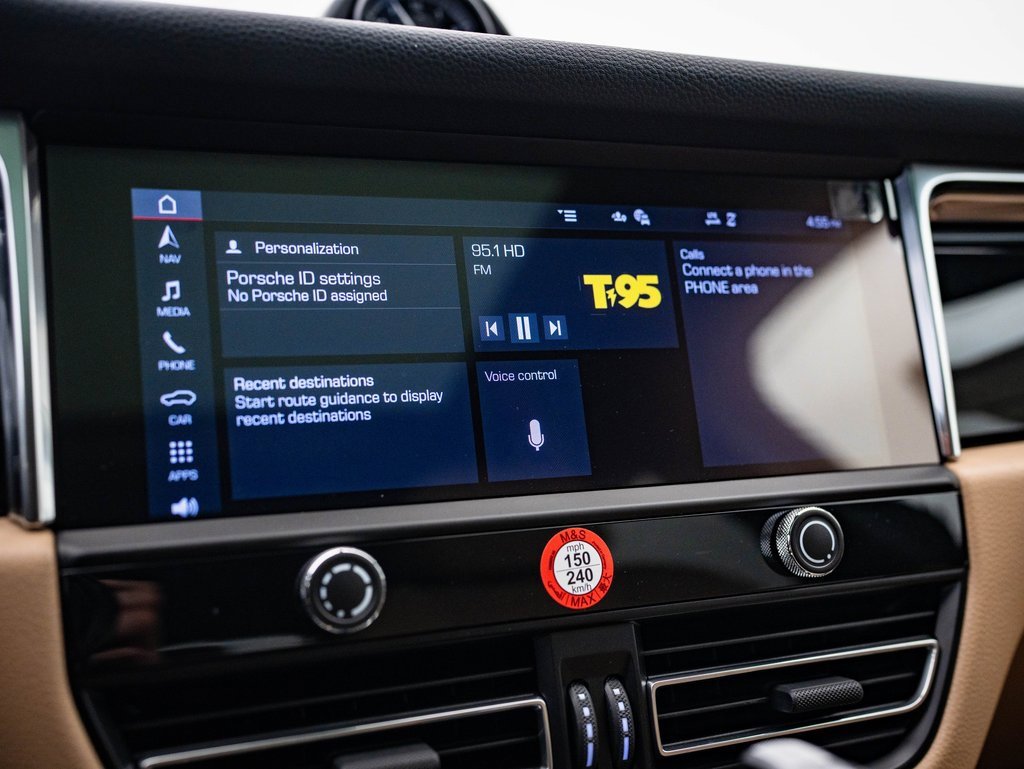 Certified 2025 Porsche Macan image 29