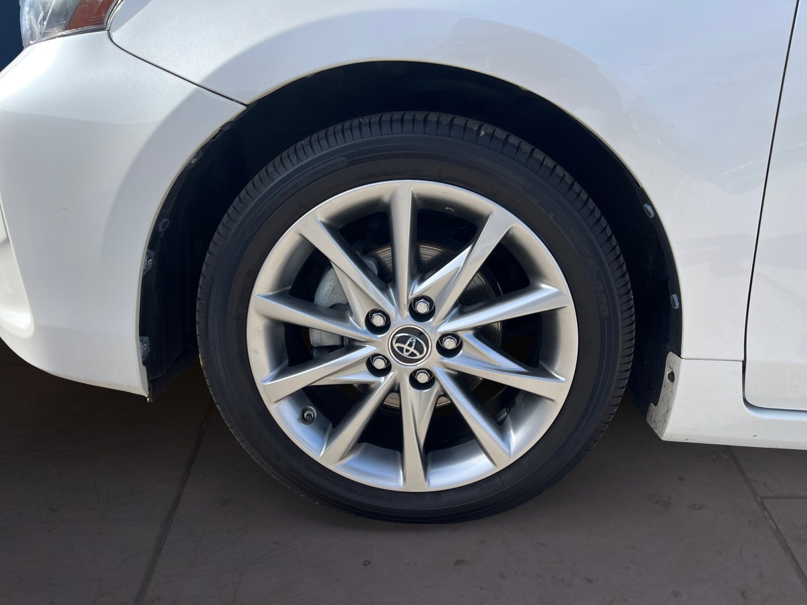 Used 2017 Toyota Prius V Five image 18