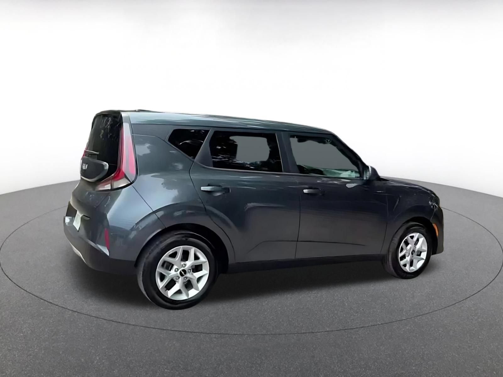 Used 2025 Kia Soul LX w/ LX Technology Package FWD image 14