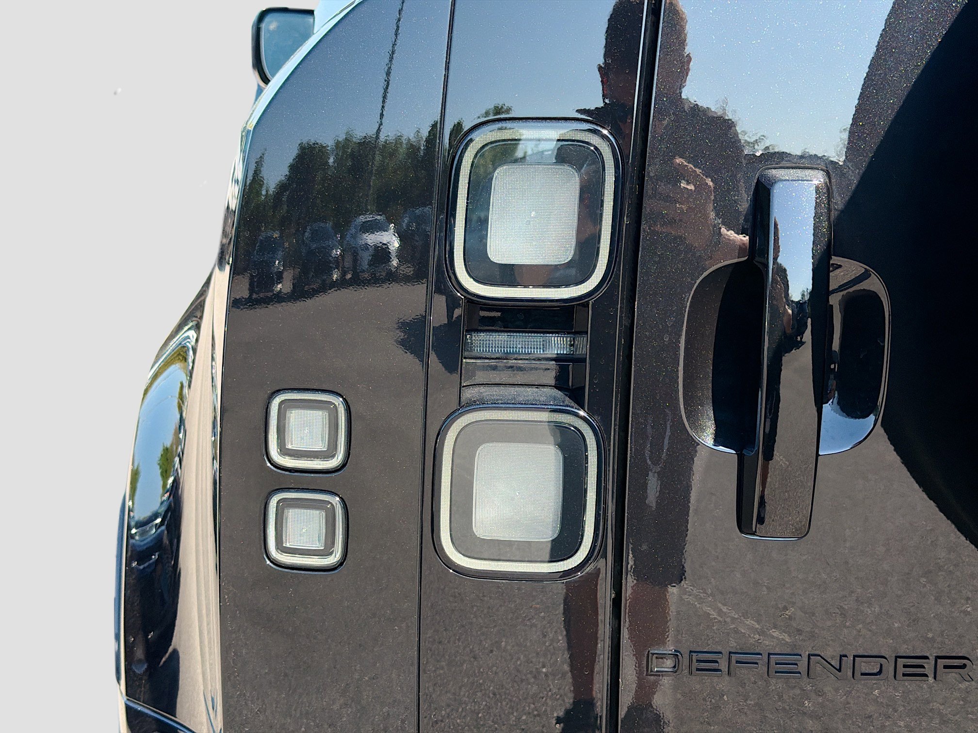 New 2026 Land Rover Defender 110 X-Dynamic SE image 10