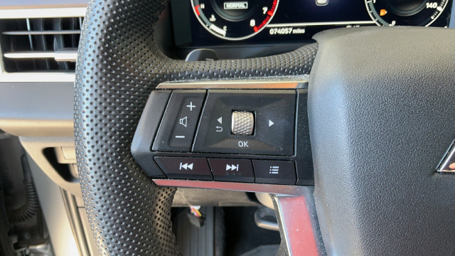 Used 2023 Mitsubishi Outlander SE Black Edition FWD image 12