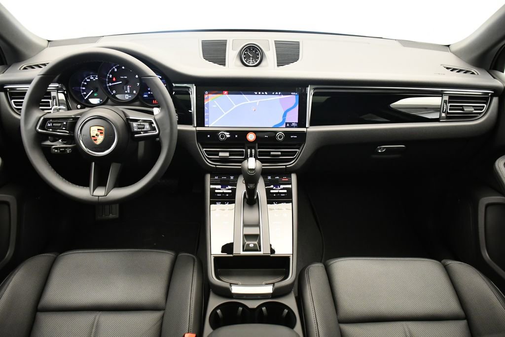 Certified 2025 Porsche Macan AWD/4WD image 22