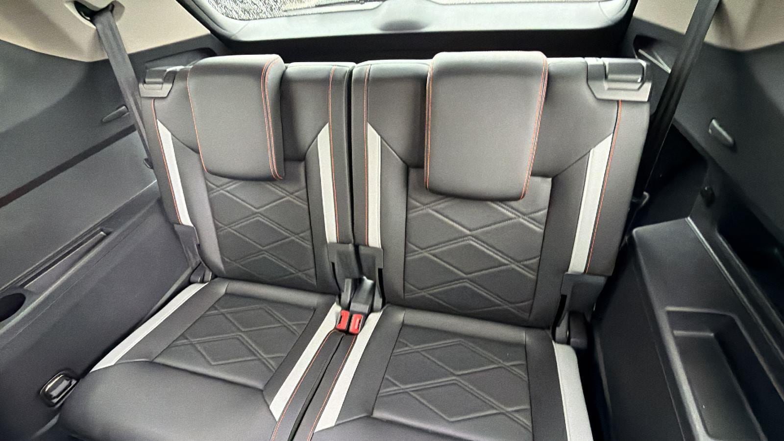 Used 2025 Volkswagen Atlas Peak Edition SE AWD/4WD image 23