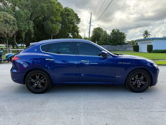 Used 2018 Maserati Levante GranLusso image 6