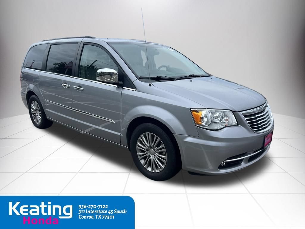 Used 2014 Chrysler Town & Country Touring-L w/ Driver Convenience Group FWD image 3