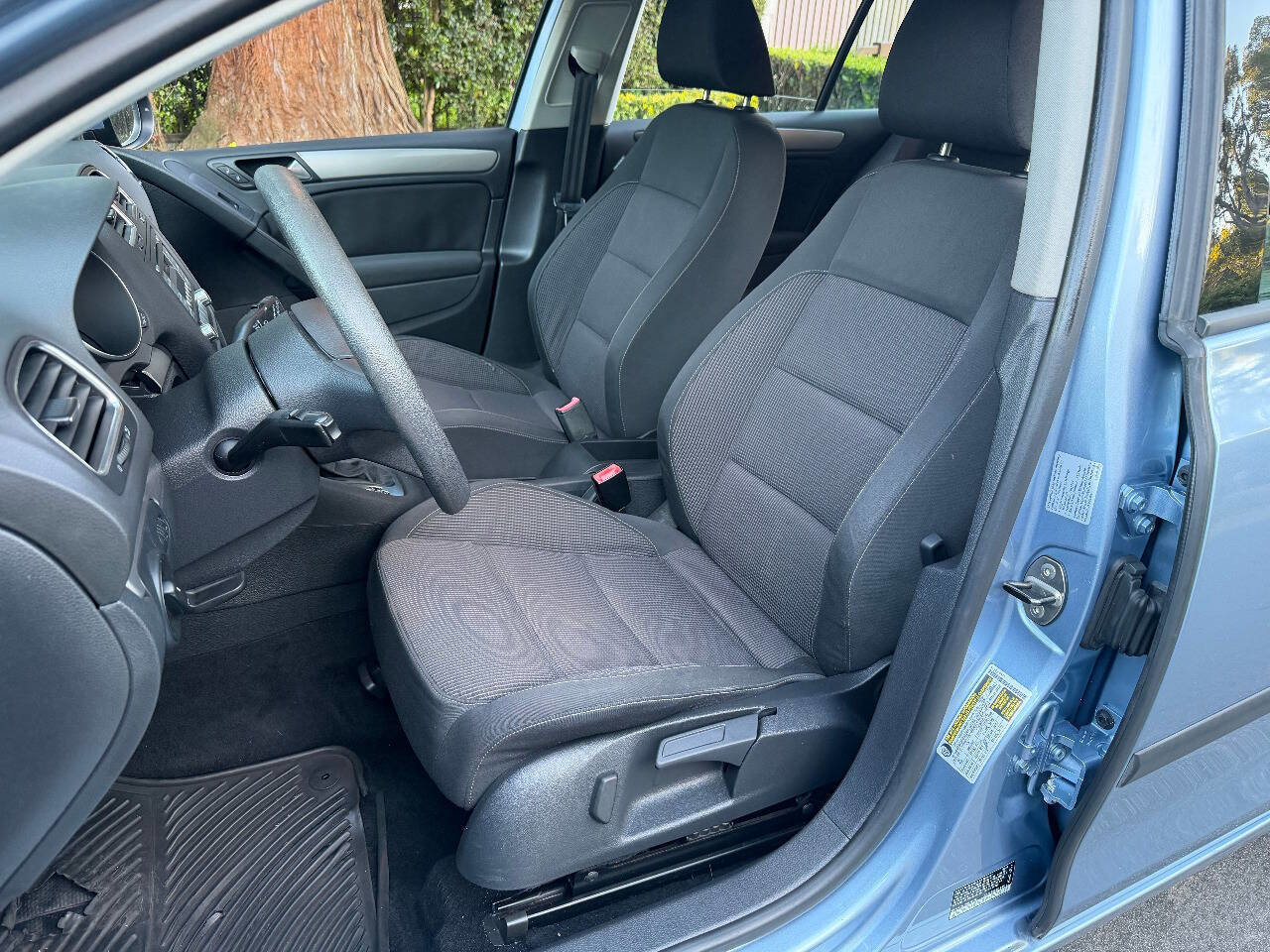 Used 2010 Volkswagen Golf 4-Door image 15