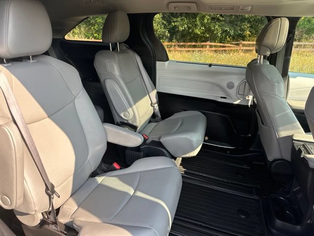 Used 2025 Toyota Sienna XLE w/ XLE Plus Package AWD/4WD image 18