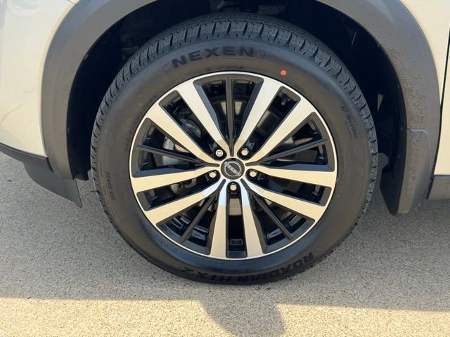 Used 2024 Nissan Pathfinder Platinum image 8