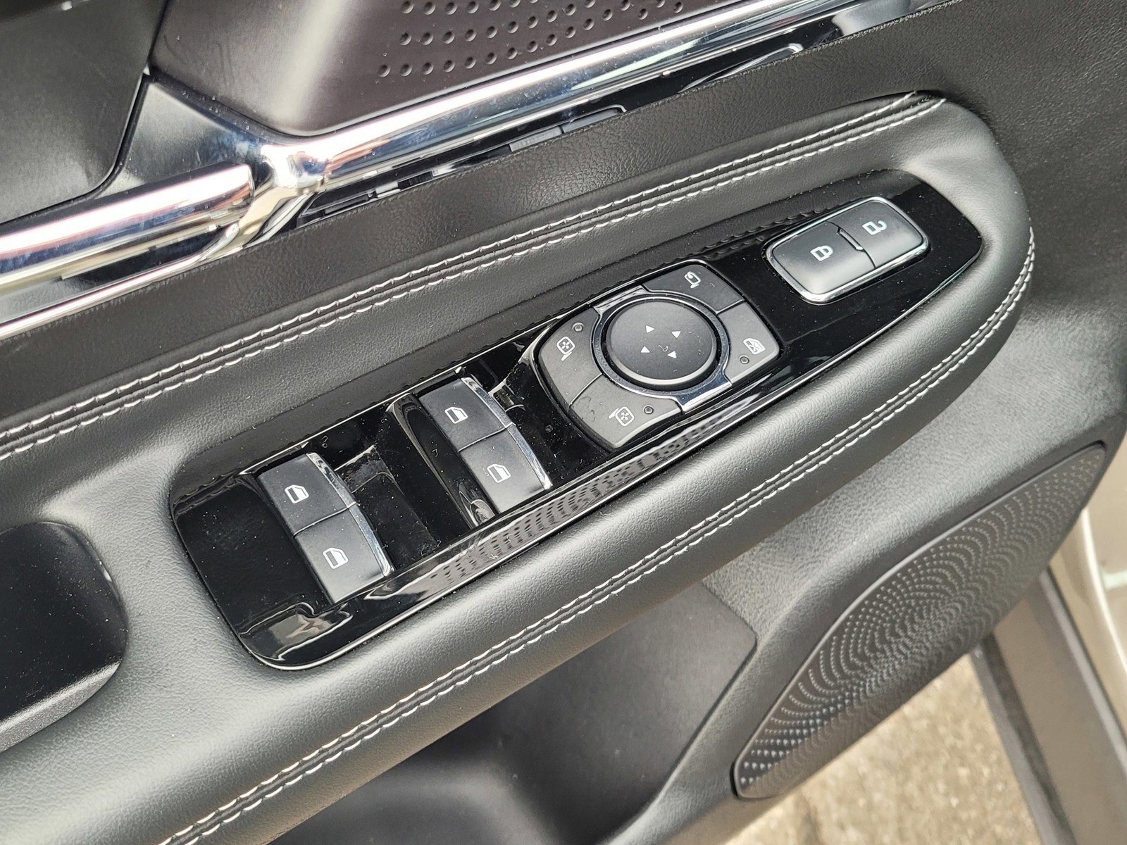 Used 2025 Lincoln Corsair FWD image 17