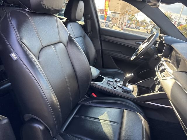 Used 2023 Alfa Romeo Stelvio Ti AWD/4WD image 15