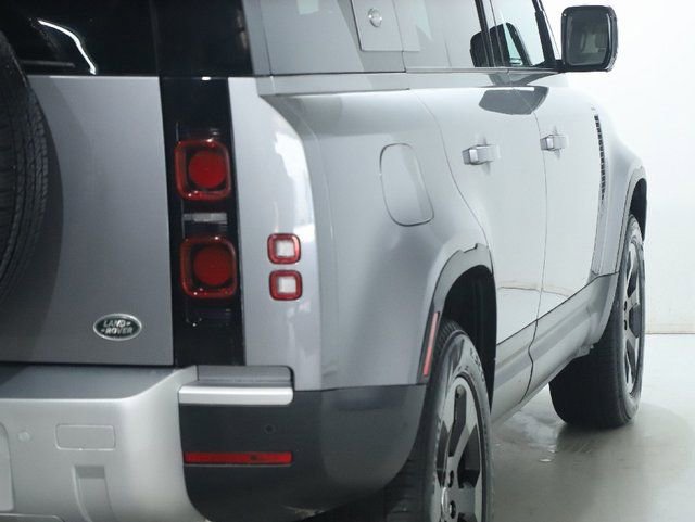 Used 2023 Land Rover Defender 110 SE image 8