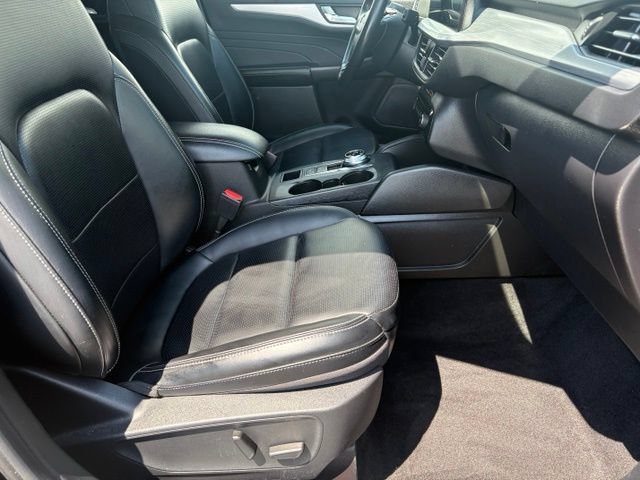 Used 2024 Ford Escape Platinum AWD/4WD image 18